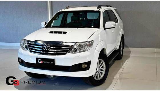TOYOTA HILUX SW4 3.0 SRV 4X4 7 LUGARES 16V TURBO INTERCOOLER DIESEL 4P AUTOMÁTICO TOYOTA HILUX SW4 3.0 SRV 4X4 7 LUGARES 16V TURBO INTERCOOLER DIESEL 4P AUTOMÁTICO